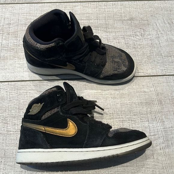 Nike Other - AIR JORDAN 1 RETRO HIGH GG HEIRESS 'CAMO' youth size -4.5
